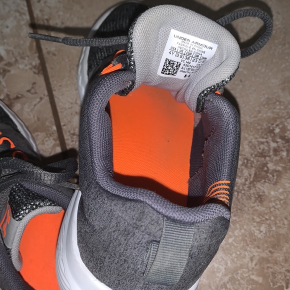 Boys under armour shoes - Picture 7 of 7